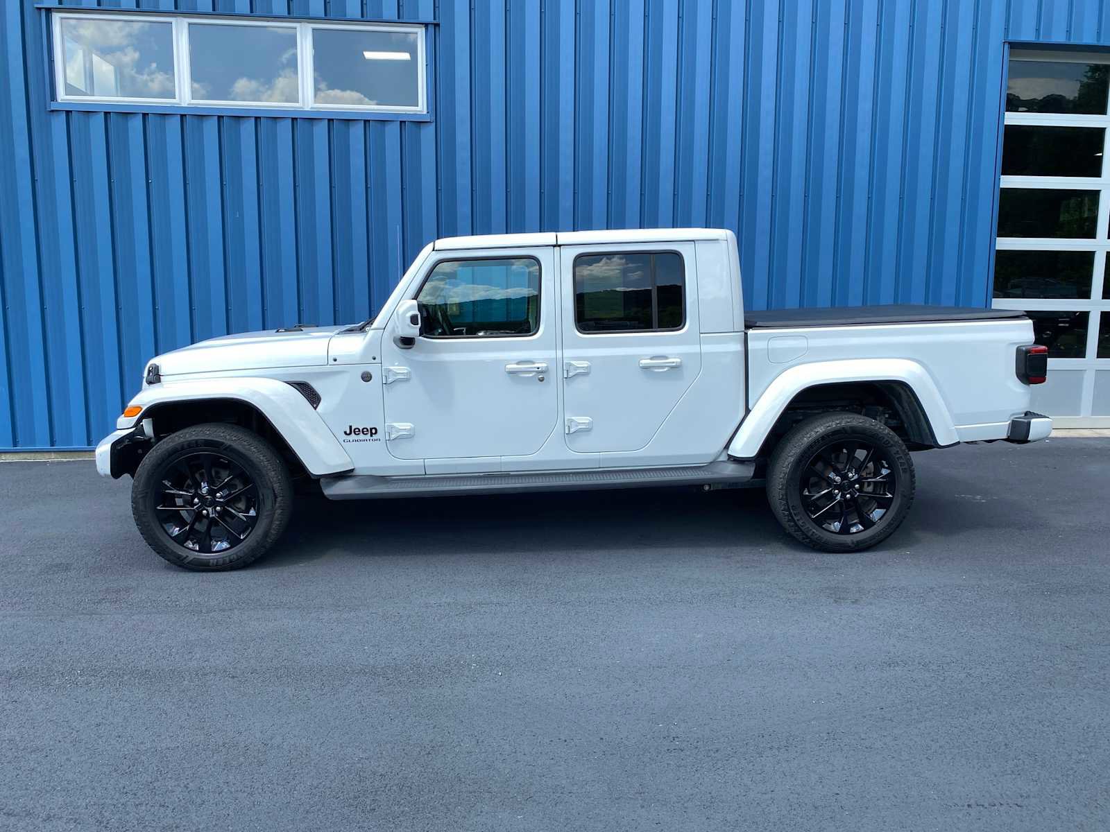 Used 2021 Jeep Gladiator Overland image 12