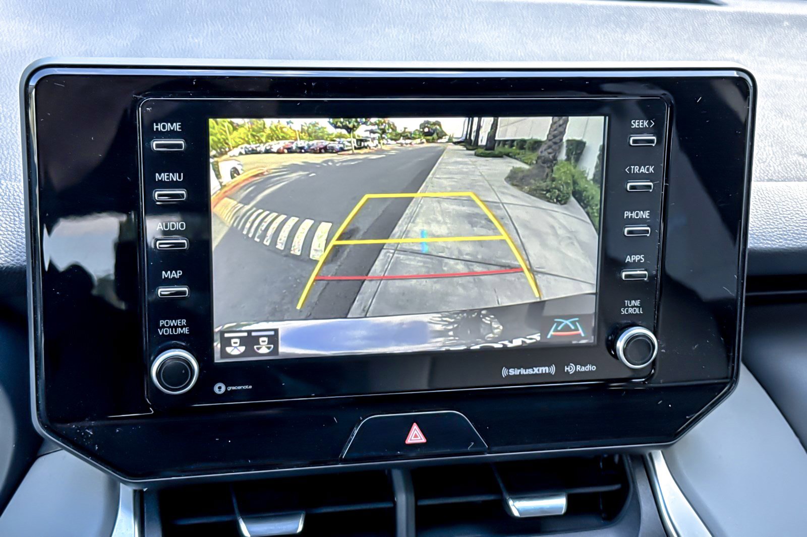 Used 2021 Toyota Venza LE AWD/4WD image 24