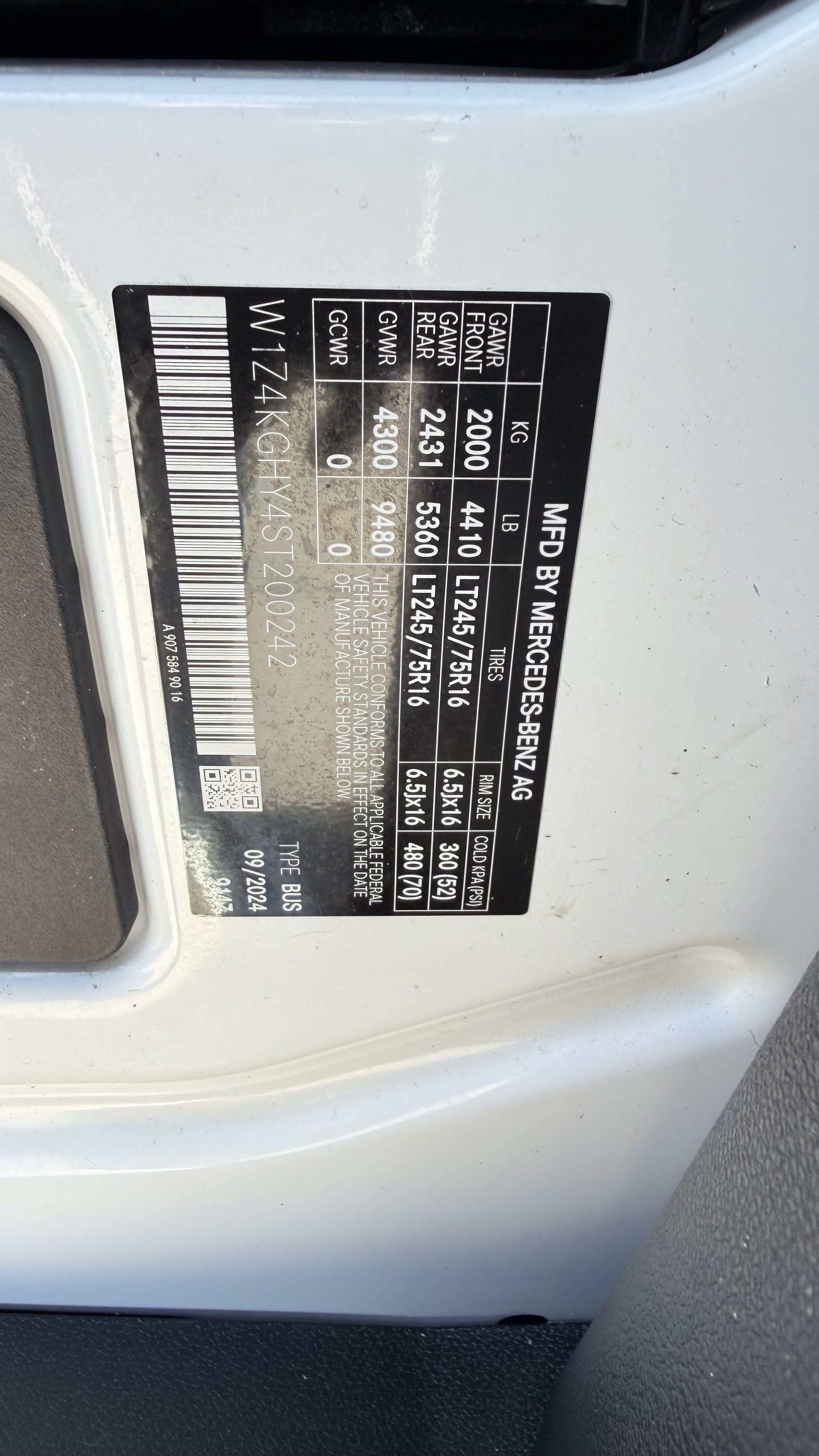 Used 2025 Mercedes-Benz Sprinter 2500 image 6