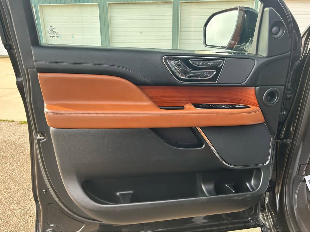 Used 2018 Lincoln Navigator L Reserve image 18
