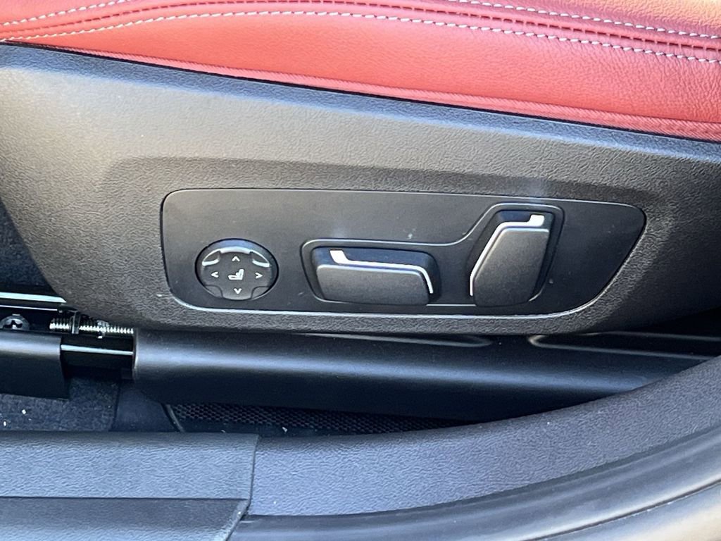 Used 2025 BMW 330i xDrive Sedan w/ Convenience Package image 12