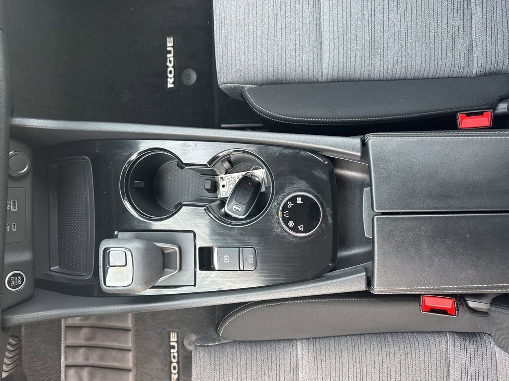 Used 2023 Nissan Rogue SV image 31