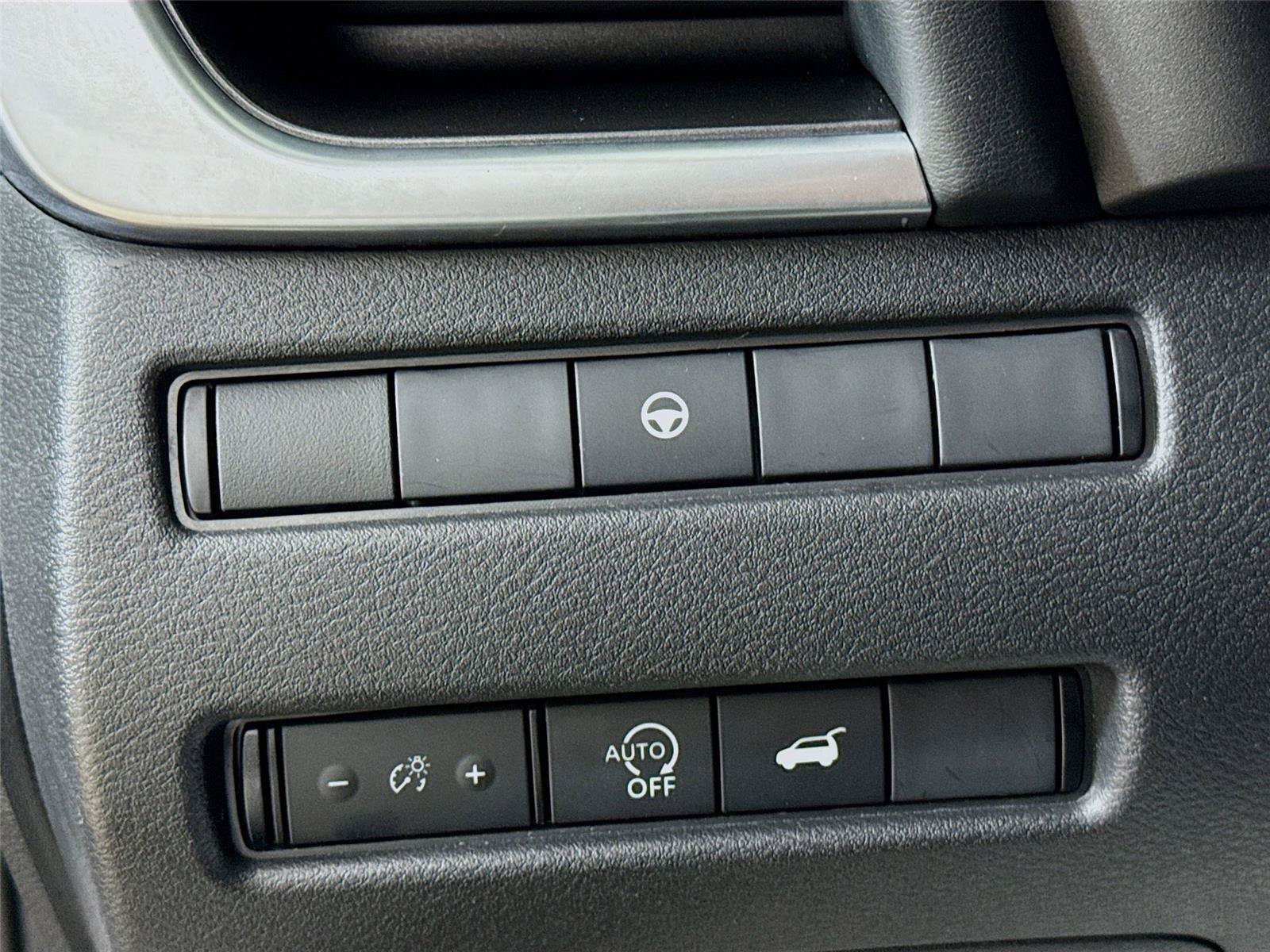 Used 2024 Nissan Rogue SV AWD/4WD image 14