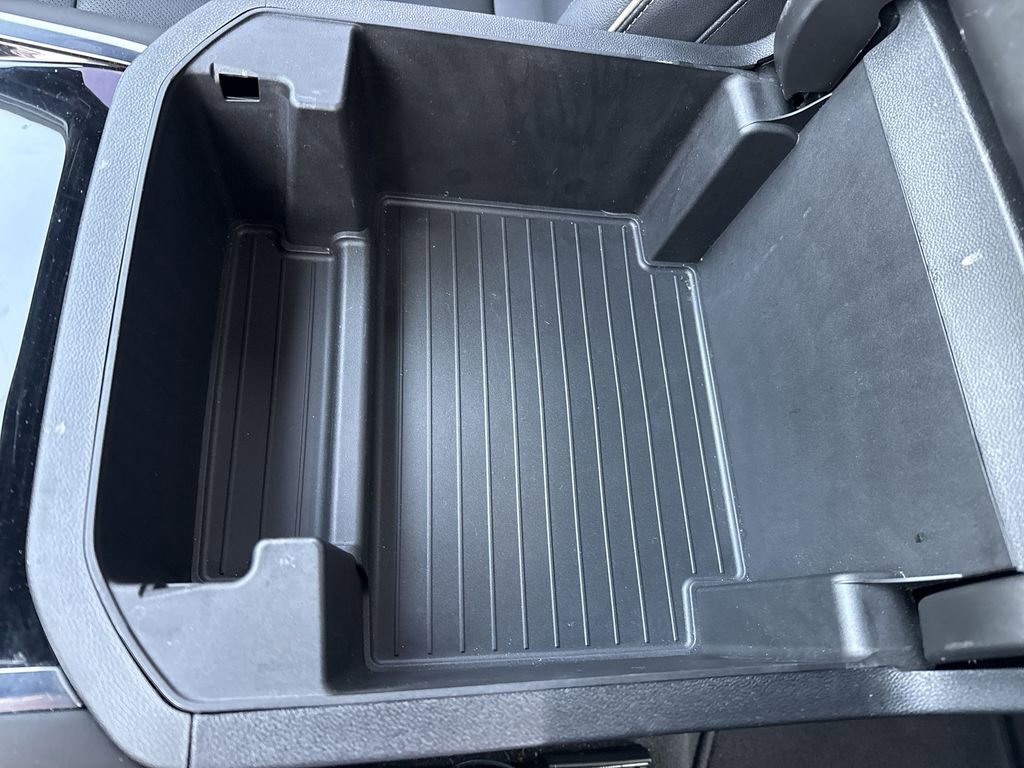 Used 2025 Chevrolet Suburban Premier AWD/4WD image 40