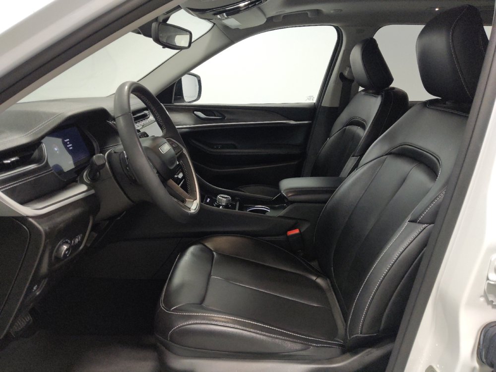 Used 2023 Jeep Grand Cherokee L Limited AWD/4WD image 17