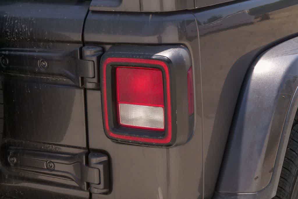 Used 2020 Jeep Wrangler Unlimited Sahara w/ Uconnect 4C Nav & Sound Group AWD/4WD image 10