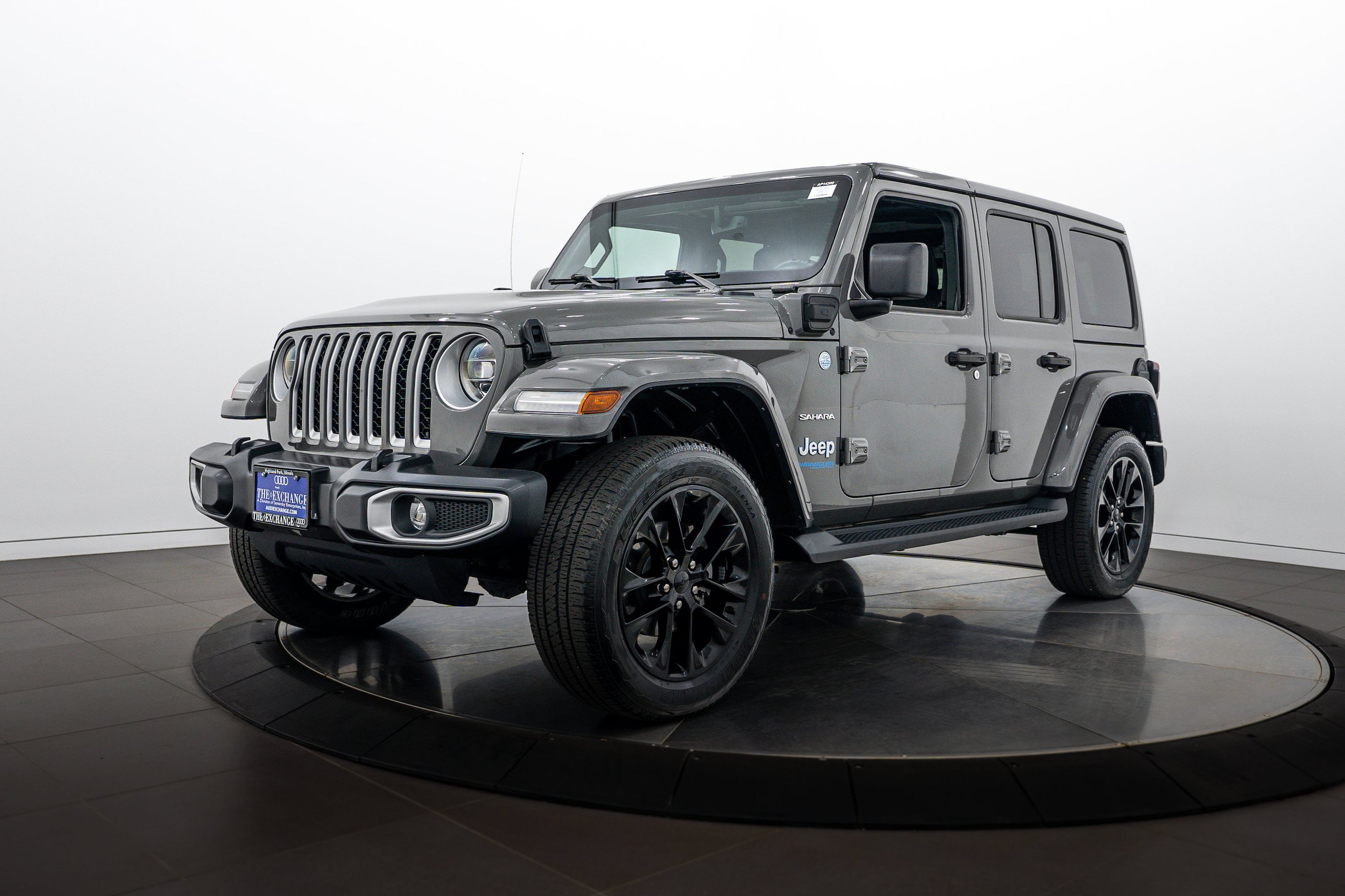 Used 2021 Jeep Wrangler Unlimited Sahara w/ Cold Weather Group AWD/4WD image 6