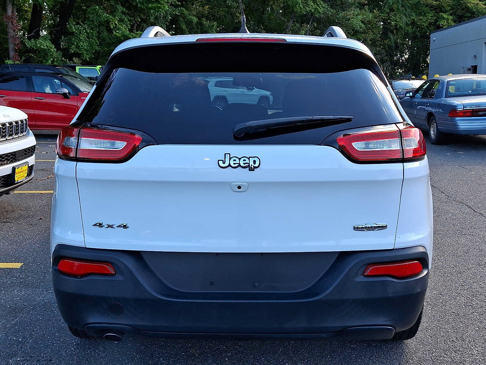 Used 2016 Jeep Cherokee Latitude AWD/4WD image 5