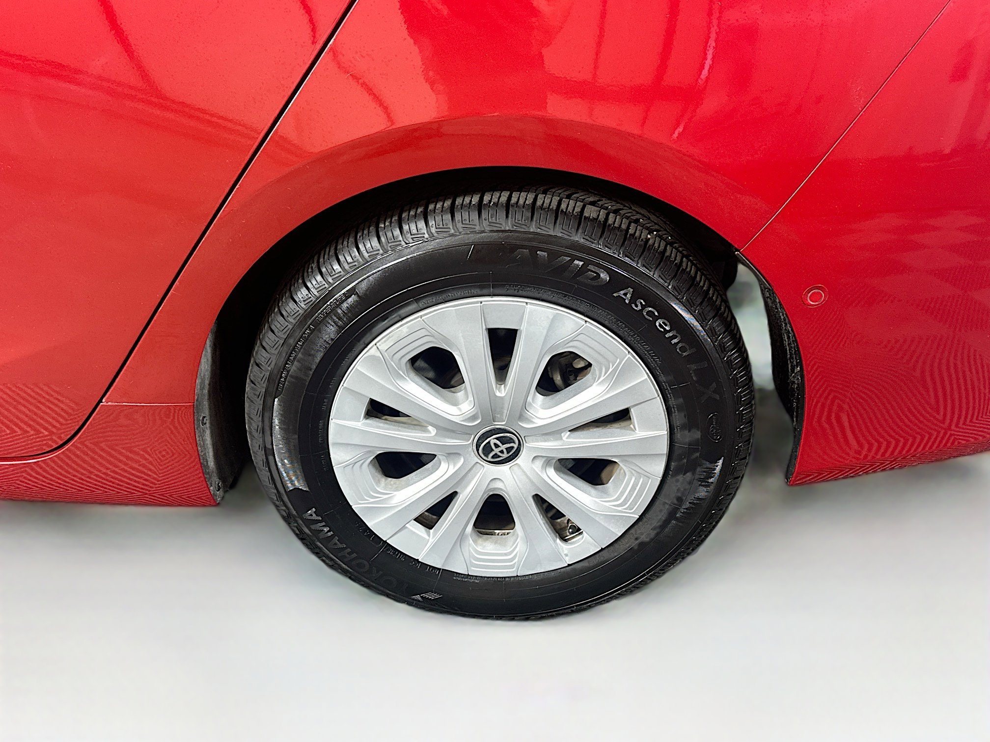 Used 2021 Toyota Prius LE FWD image 11