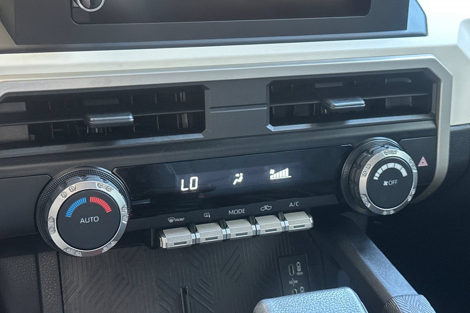 Used 2024 Toyota Tacoma TRD Off-Road AWD/4WD image 20