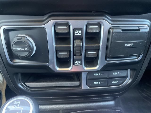 Used 2021 Jeep Wrangler Unlimited Sahara w/ Uconnect 4C Nav & Sound Group AWD/4WD image 27