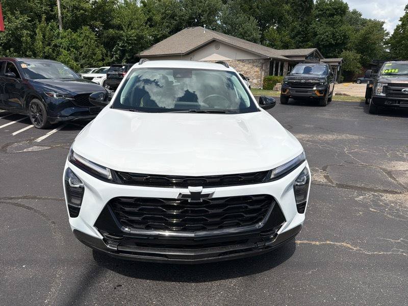 Used 2025 Chevrolet Trax ACTIV w/ Driver Confidence Package FWD image 2