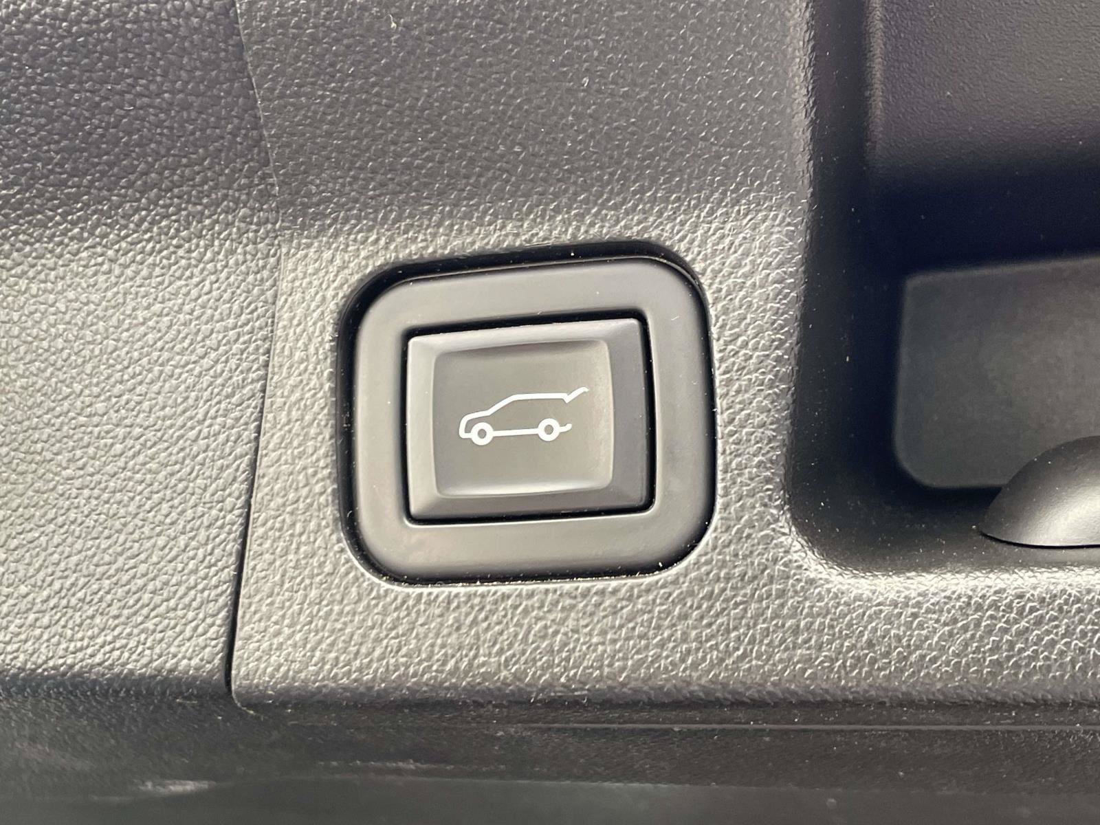 Used 2023 GMC Acadia Denali w/ Denali Technology Package FWD image 11