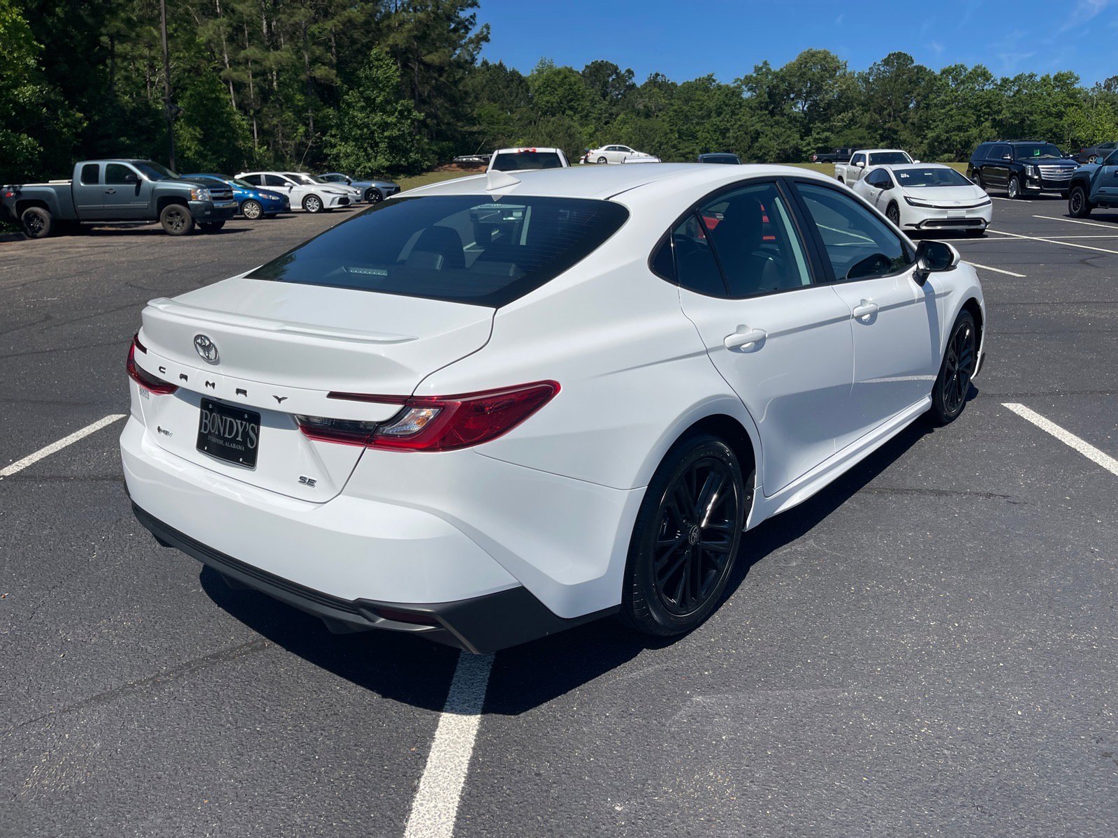 Used 2025 Toyota Camry SE FWD image 17