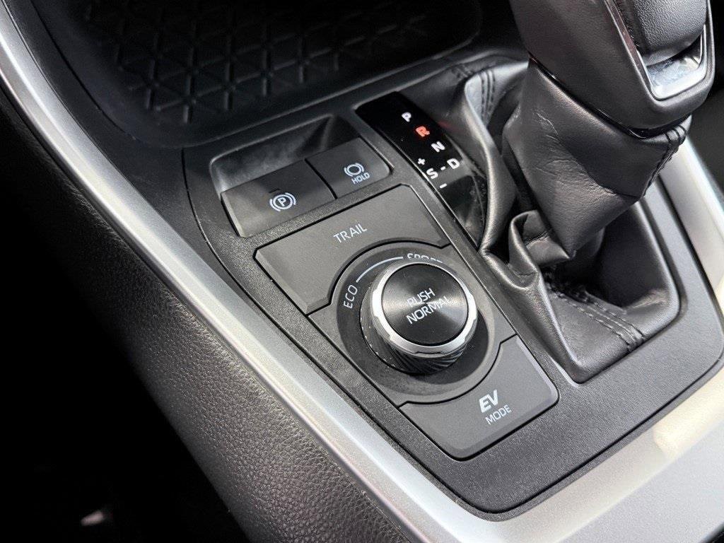 Used 2024 Toyota RAV4 SE image 28