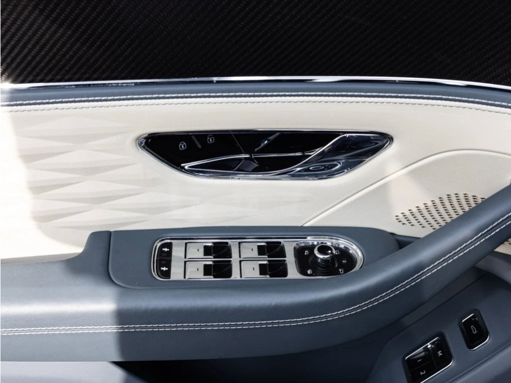 Certified 2022 Bentley Flying Spur W12 image 24