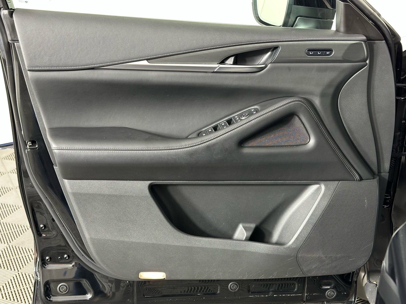 Used 2023 INFINITI QX60 Luxe w/ Cargo Package image 40