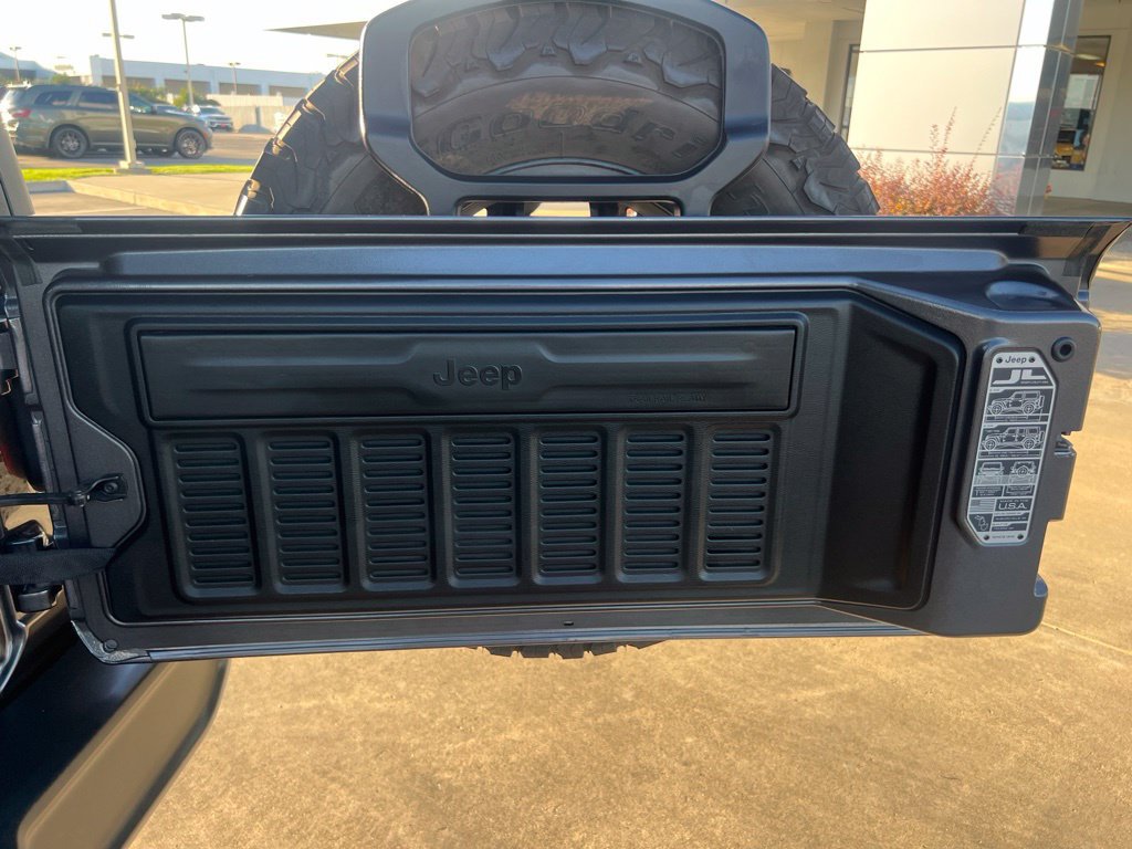 Used 2023 Jeep Wrangler Unlimited Rubicon 4xe w/ Cold Weather Group AWD/4WD image 39
