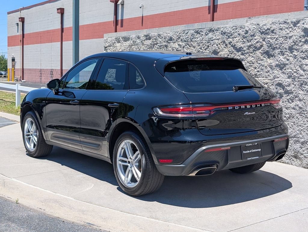 Certified 2024 Porsche Macan AWD/4WD image 3
