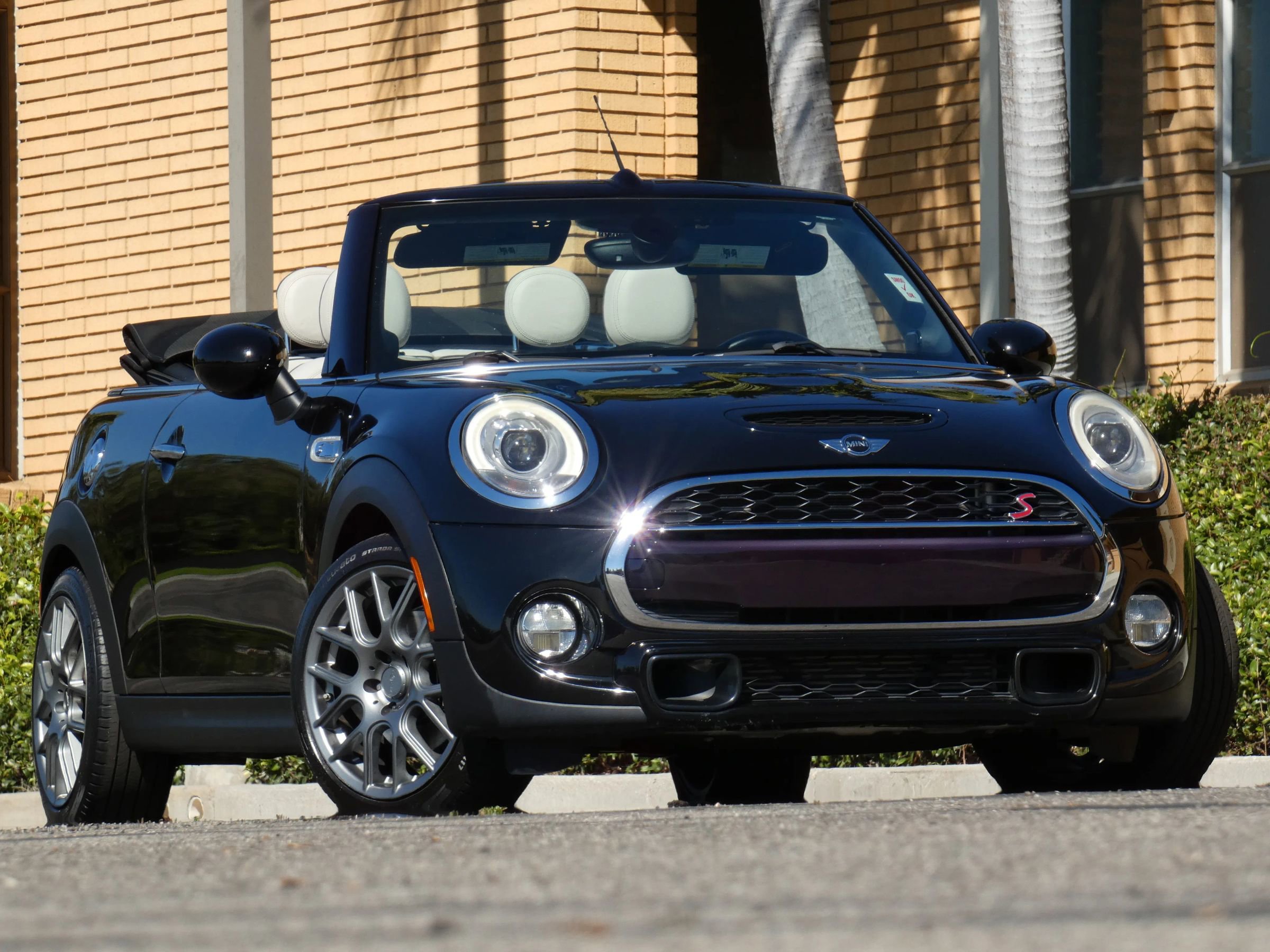 Used 2018 MINI Cooper S image 3