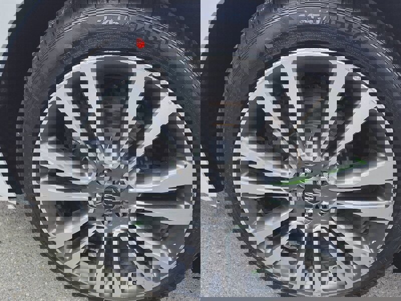 Used 2019 Lincoln Continental Select image 10