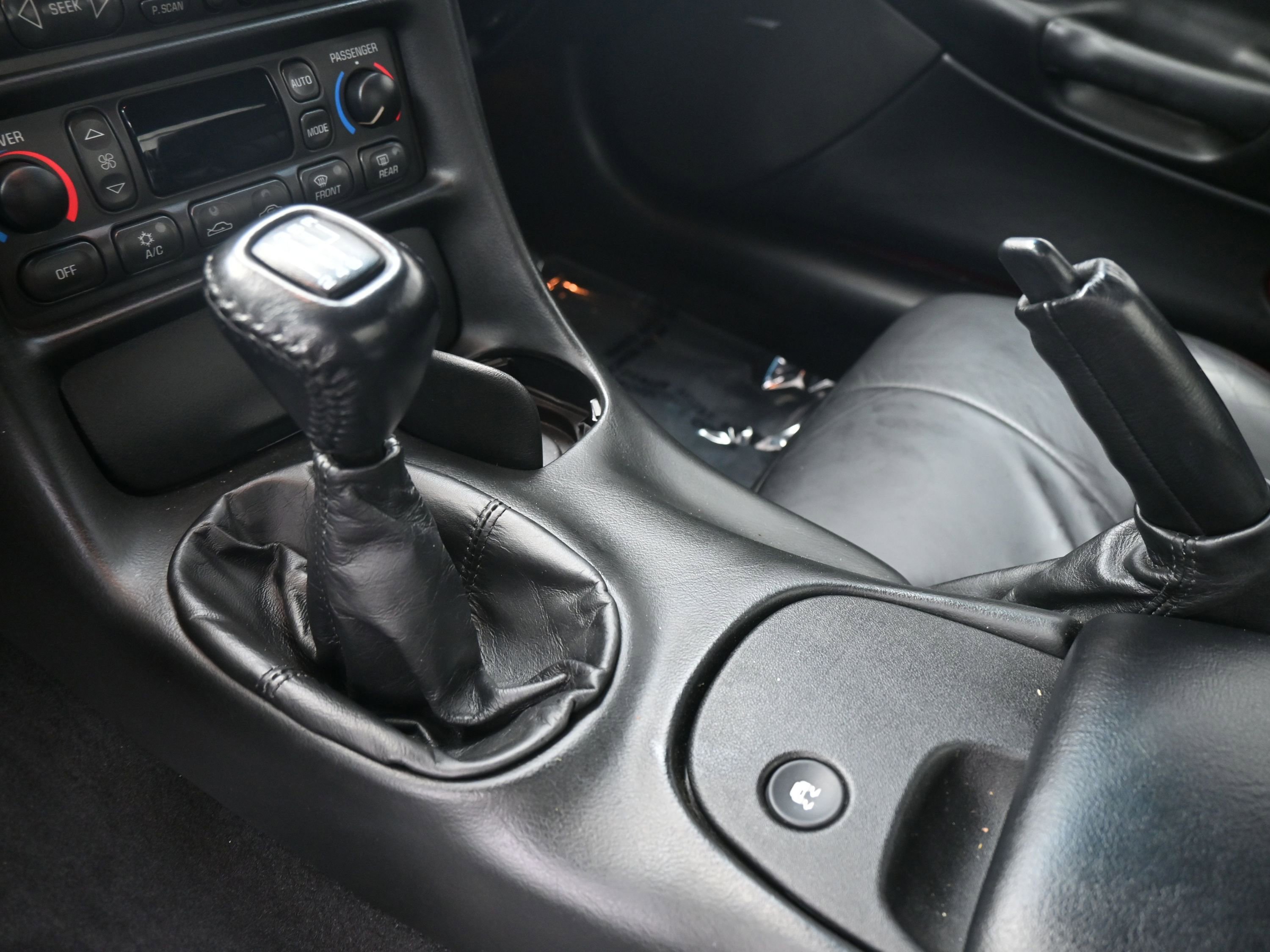 Used 2000 Chevrolet Corvette Coupe image 15