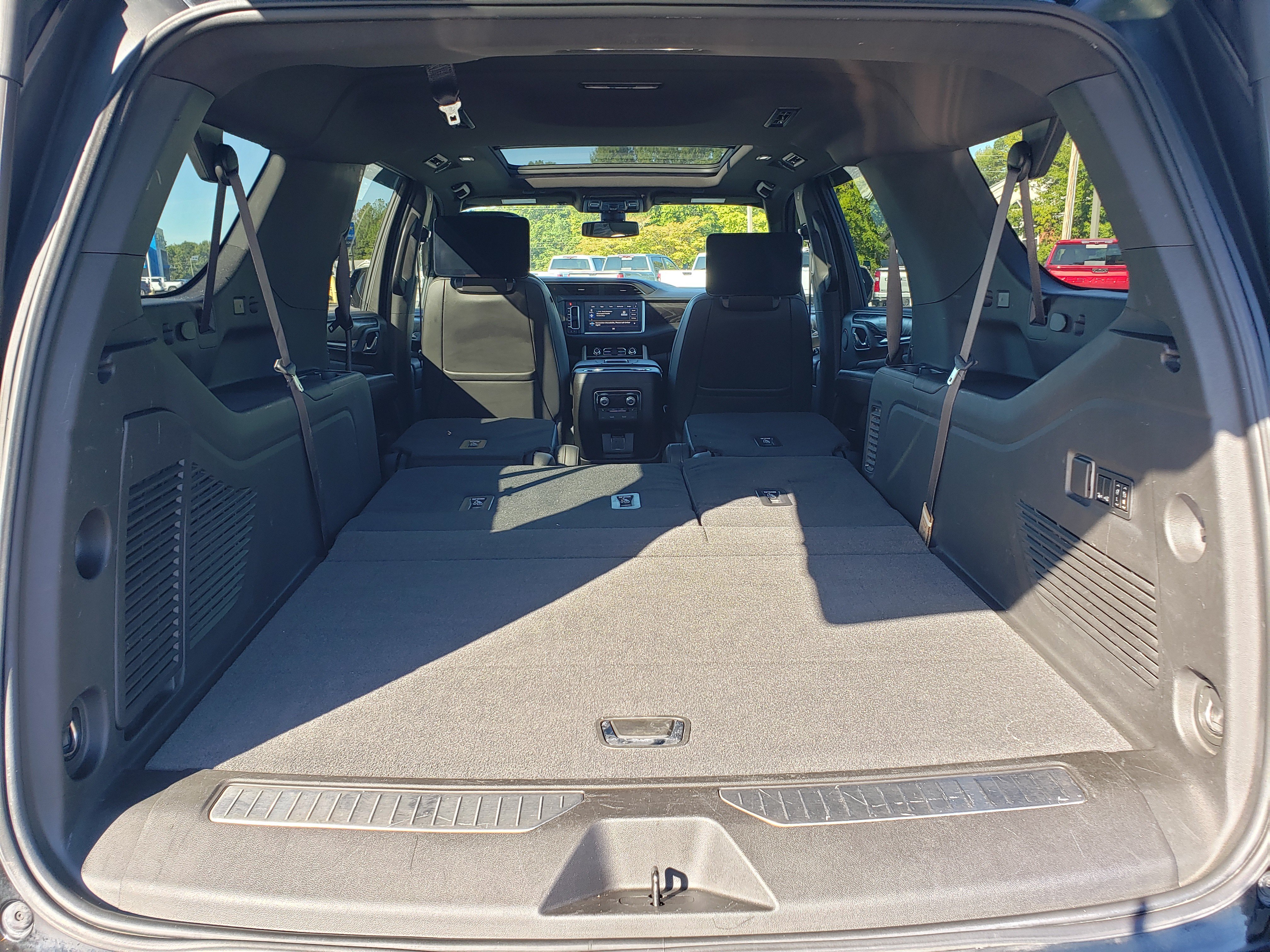 Used 2021 GMC Yukon XL Denali AWD/4WD image 13