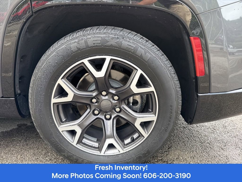 Used 2023 Jeep Wagoneer Series III w/ Preferred Equipment Group image 8