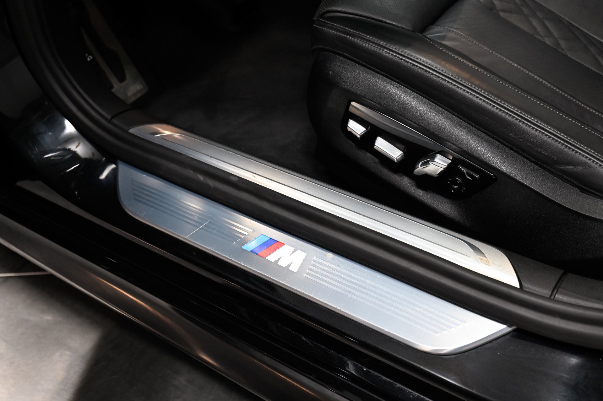 Used 2021 BMW 750i xDrive w/ Luxury Rear Seating Package AWD/4WD image 11