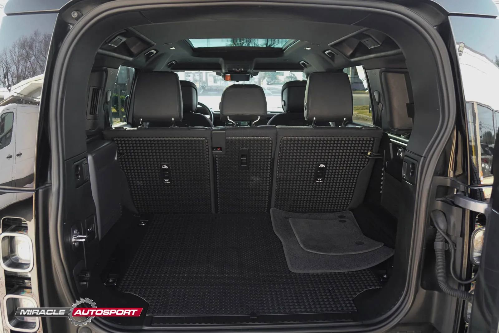 Used 2020 Land Rover Defender 110 X image 24