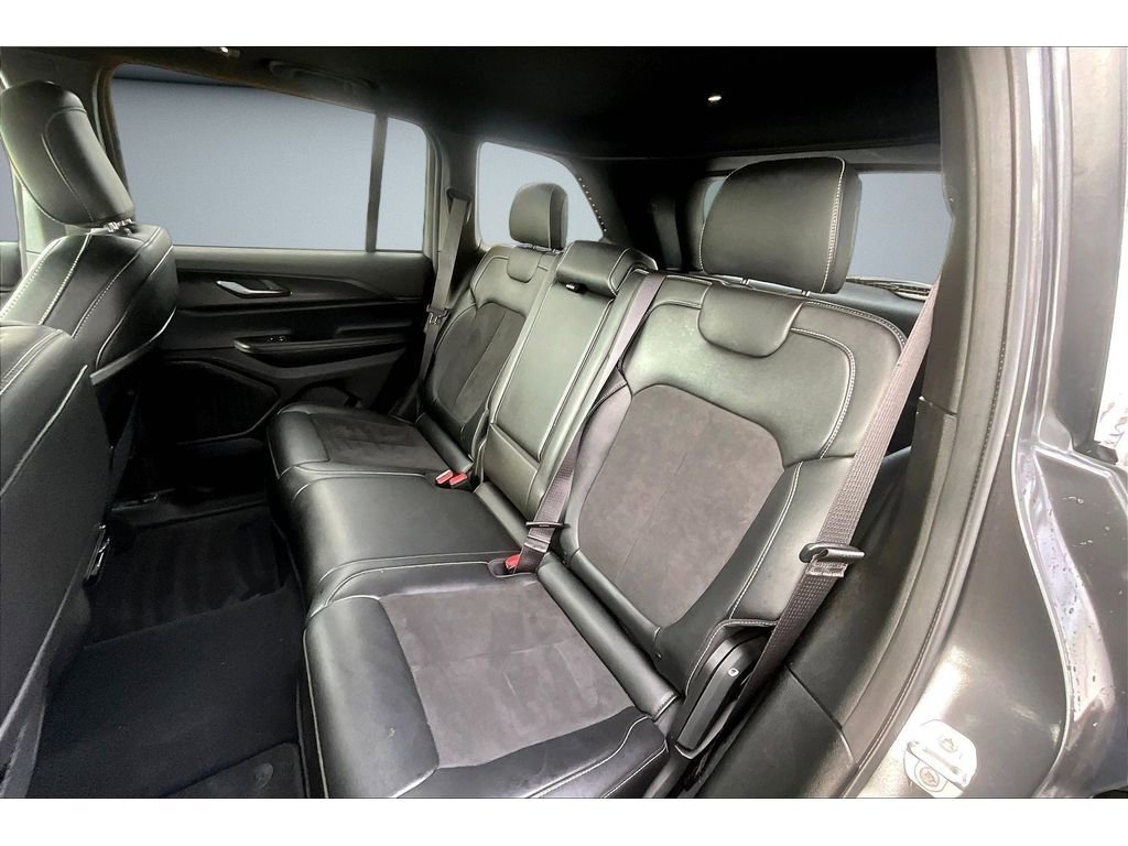 Certified 2025 Jeep Grand Cherokee Altitude image 23