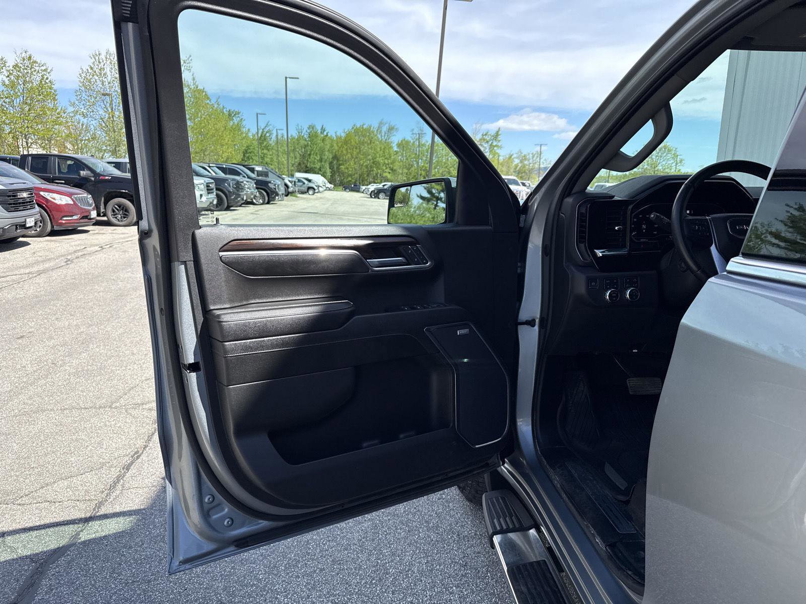 Used 2023 GMC Sierra 1500 SLT w/ SLT Premium Package AWD/4WD image 18