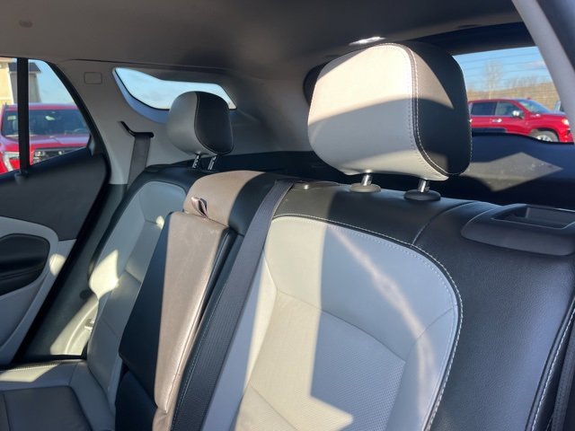 Used 2024 GMC Terrain SLT image 38