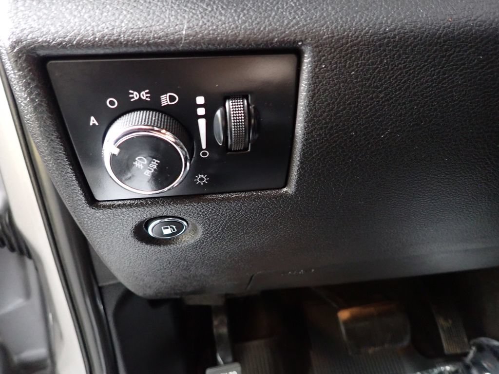 Used 2019 Jeep Grand Cherokee Altitude AWD/4WD image 23