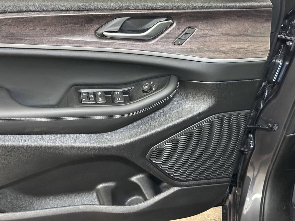 New 2025 Jeep Grand Cherokee Limited w/ MOPAR Finishing Package image 18