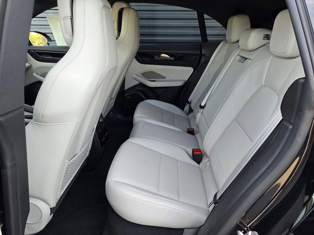 New 2026 Porsche Macan 4 Electric AWD/4WD image 18