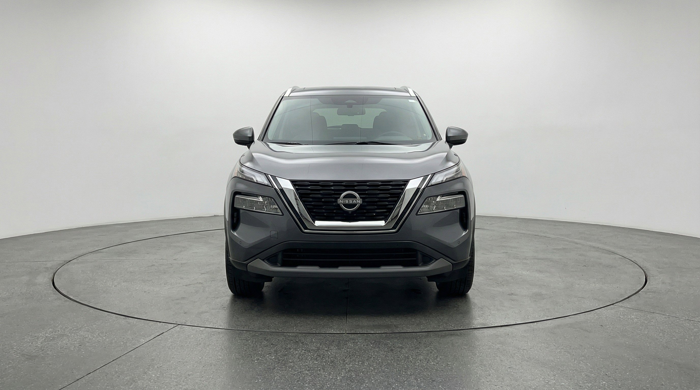 Used 2025 Nissan Rogue SV image 2