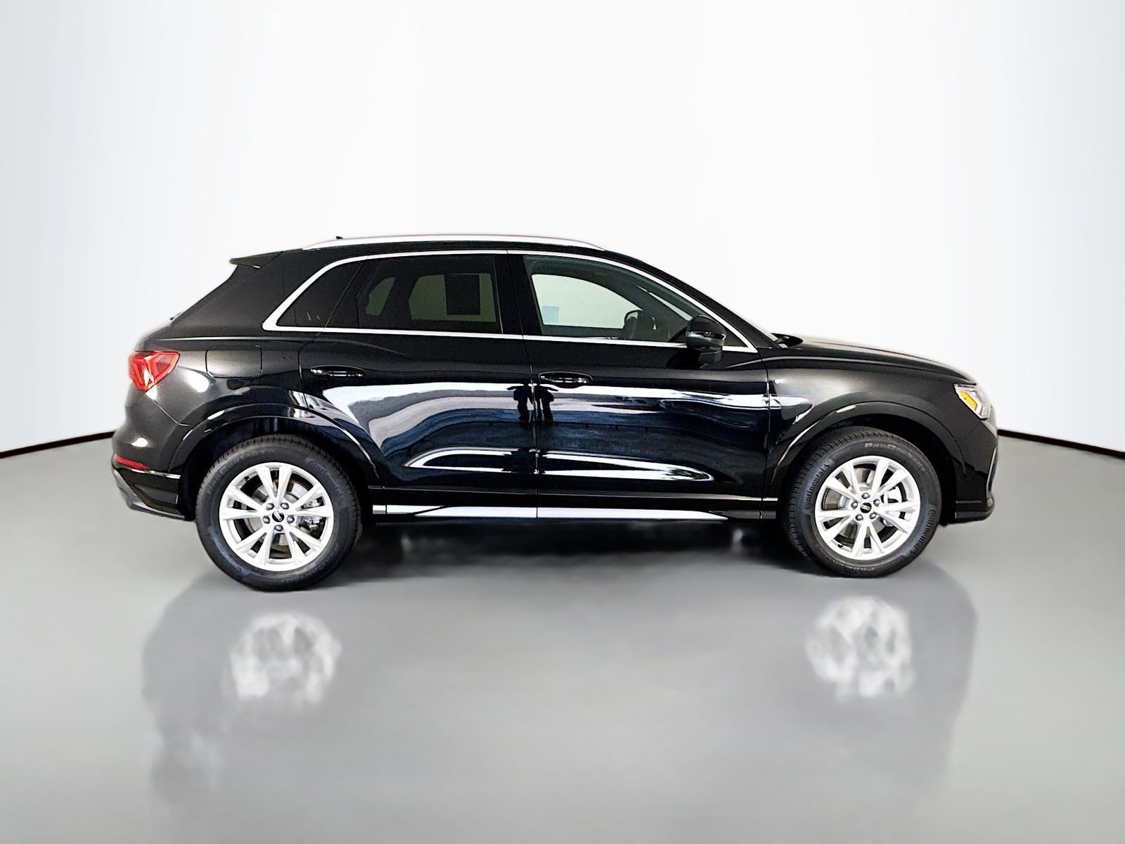 Certified 2025 Audi Q3 2.0T Premium Plus w/ Premium Plus Package AWD/4WD image 8
