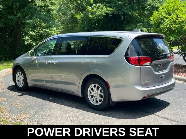 Used 2020 Chrysler Pacifica Touring FWD image 11
