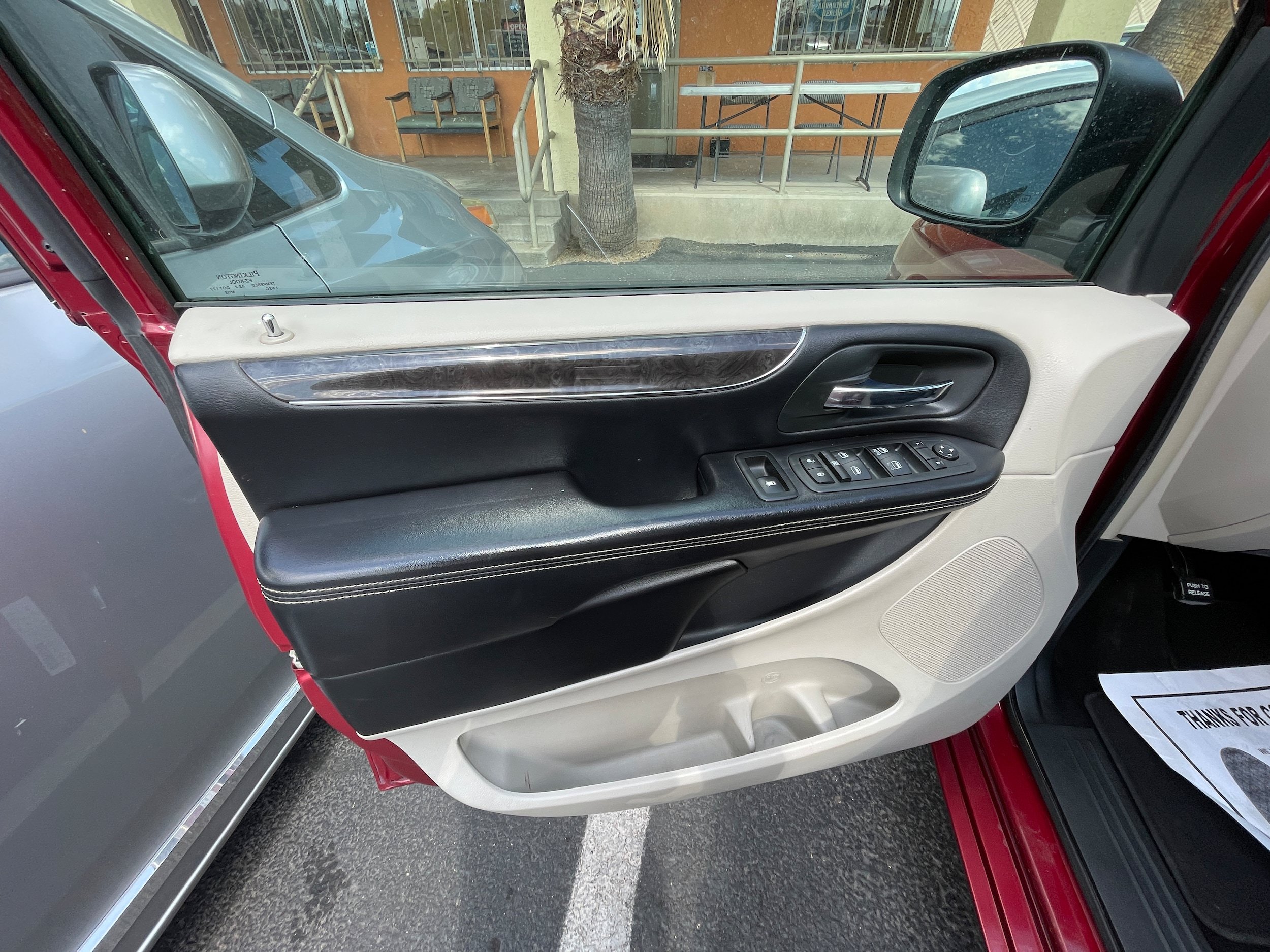 Used 2012 Chrysler Town & Country Touring w/ Entertainment Group #1 FWD image 11