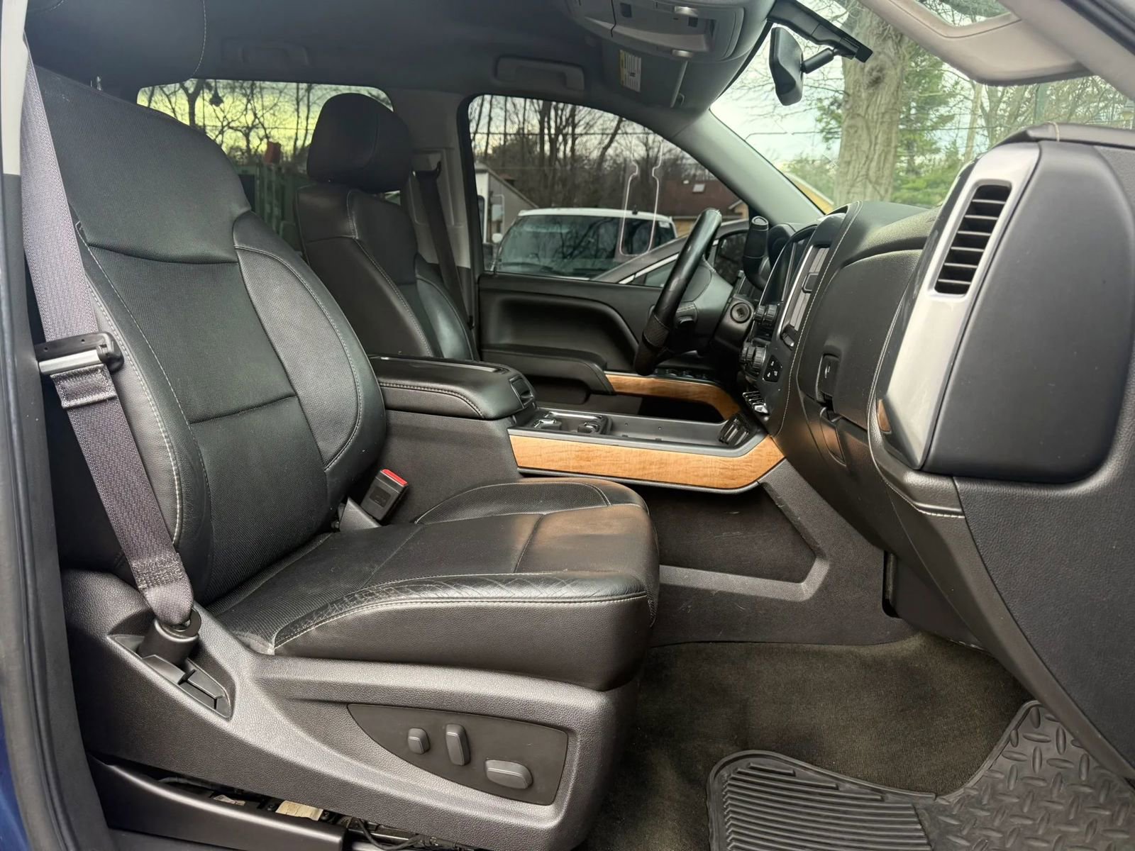 Used 2015 Chevrolet Silverado 1500 LTZ w/ LTZ Plus Package AWD/4WD image 10