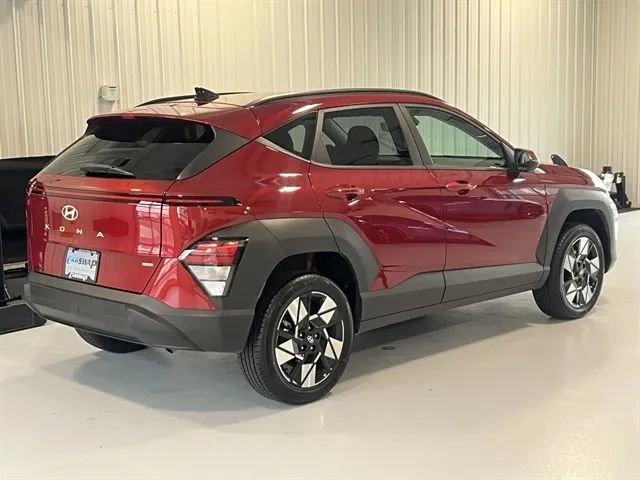Used 2025 Hyundai Kona SEL AWD/4WD image 3