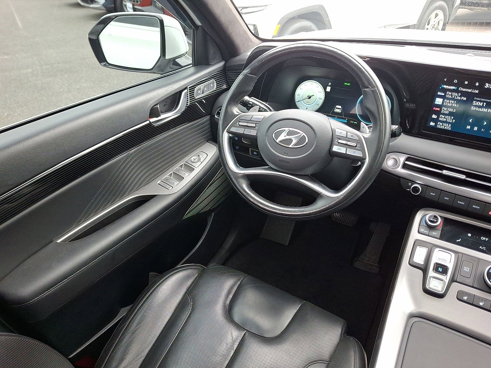 Used 2023 Hyundai Palisade Calligraphy image 15