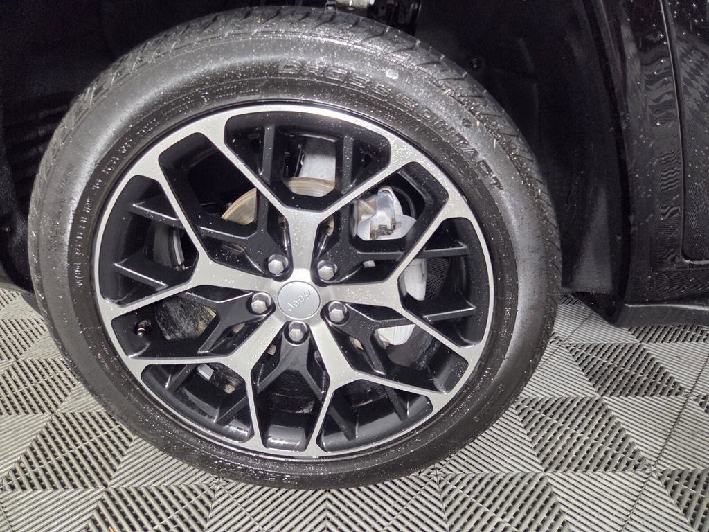 Certified 2024 Jeep Grand Cherokee Summit image 10