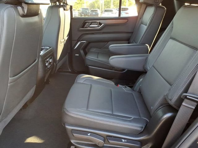 Used 2025 GMC Yukon Denali w/ Advanced Technology Package AWD/4WD image 9