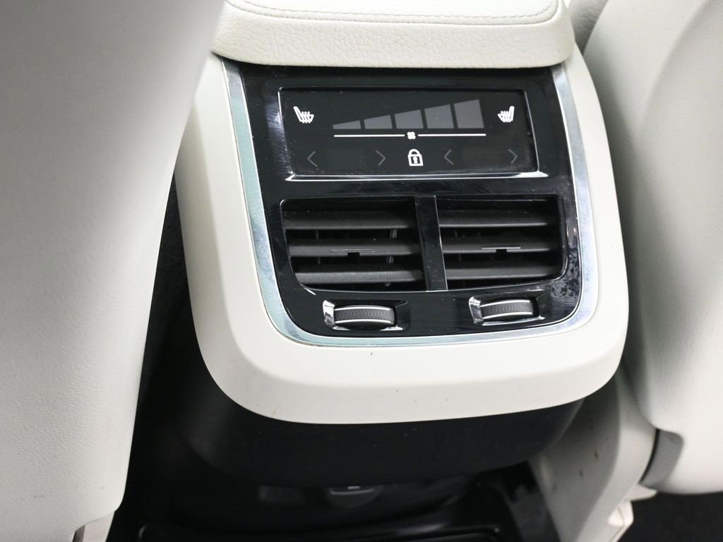 Used 2021 Volvo XC90 T6 Momentum w/ Advanced Package image 14