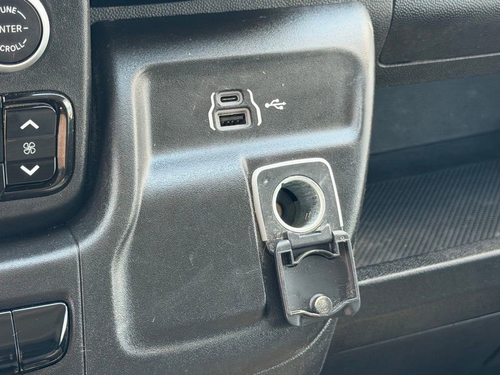 Used 2025 RAM ProMaster 2500 w/ Convenience Group image 18