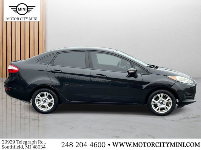 Used 2015 Ford Fiesta SE image 2