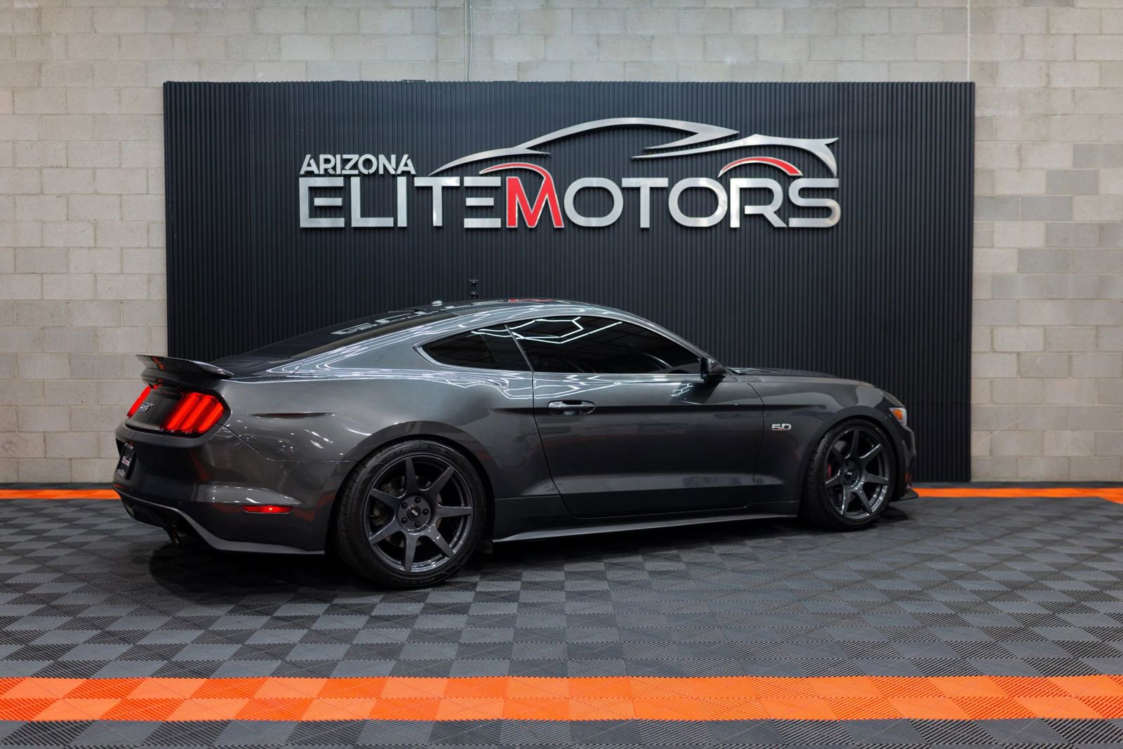Used 2017 Ford Mustang GT Premium w/ GT Performance Package RWD image 17