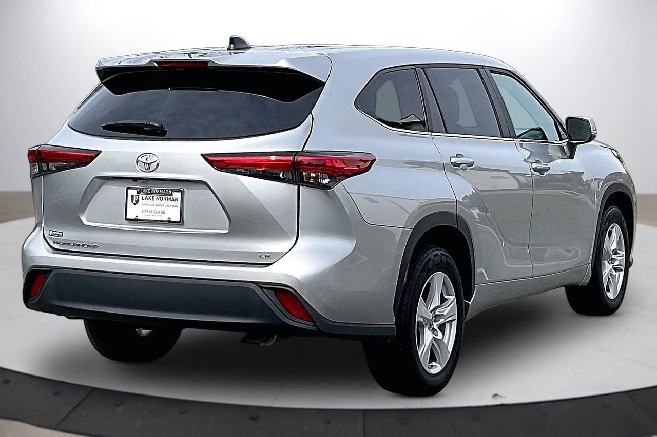 Used 2023 Toyota Highlander LE image 9